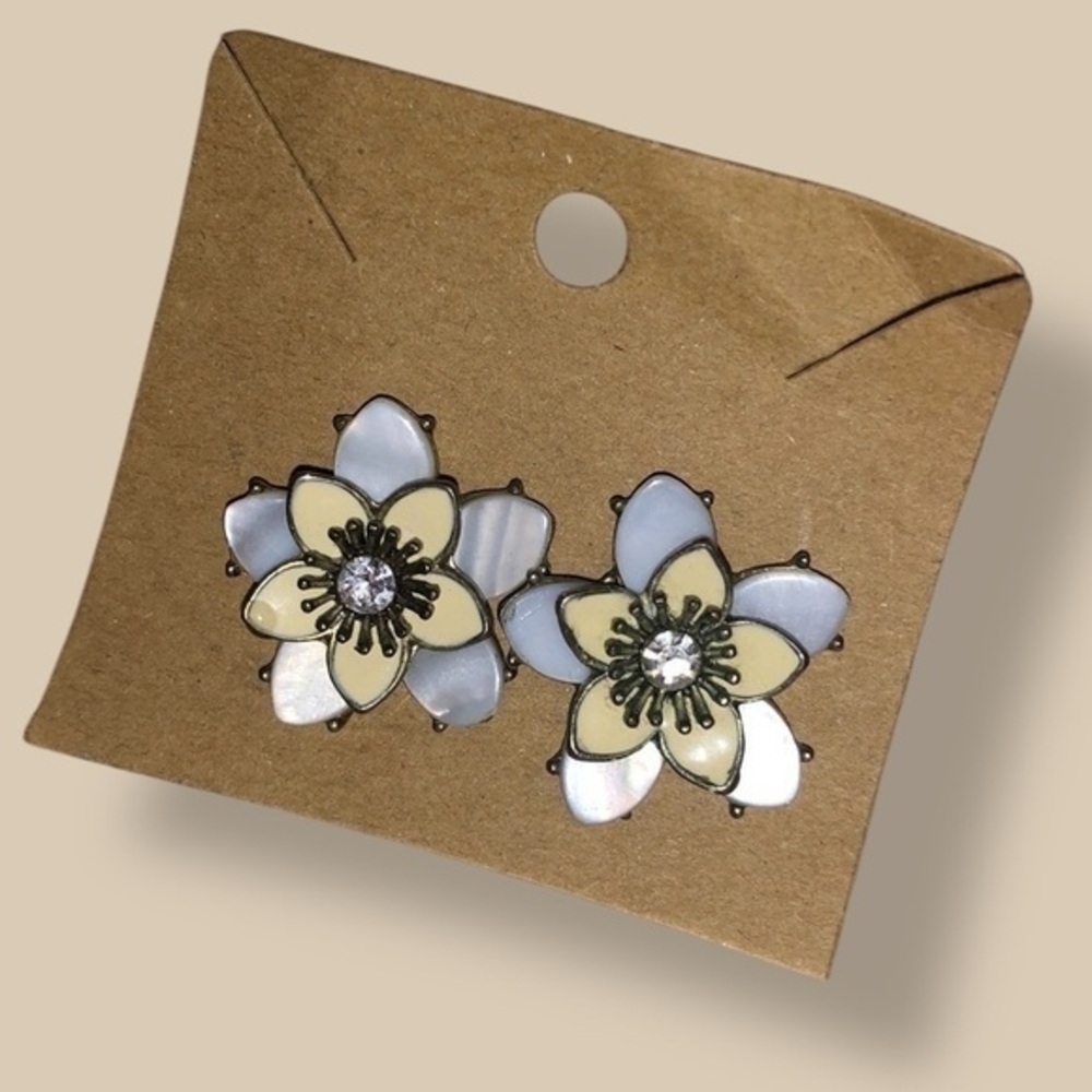 Rhinestone Shell Studs in Metal Floral Design
